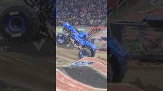 #monstertruck #monstertrucks #monsterjam #bluethunder #stoppie #fail #detroit #shorts #short