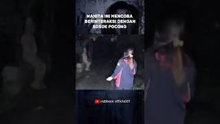 WANITA NGOBROL DENGAN SOSOK POCONG #shortsviral #hantucctv #shortvideos