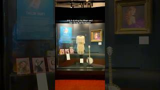 taylor swift things at the country music hall of fame & museum | #nashville #taylorswift #swiftie