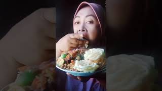 makan nasi porsi kuli bangunan