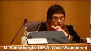 2013_0612 : SP.A-gedeputeerde steekt middenvinger uit naar Kristof Pillaert