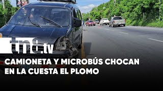 Fuerte impacto entre microbús y camioneta en la «nefasta» Cuesta El Plomo