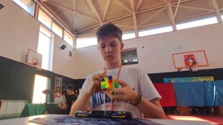 Rezolvare de 11:68 pe Cubul Rubik la o competitie oficiala