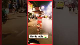 Video: गजब है इनका साइकिल चलाना 🤩 food shorts 5 craft #shorts #trending #cyclestunt