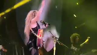 Shakira amarillo live in hamburg 2018 | EL DORADO WORLD TOUR