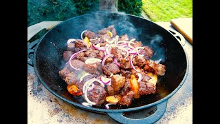 Kazan Kebab mit Leber. Kazan, Dutch Oven Rezepte. Казан кебаб из печени.