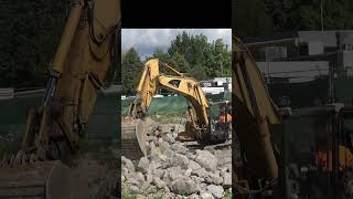 Caterpillar 325C Excavator big rocks