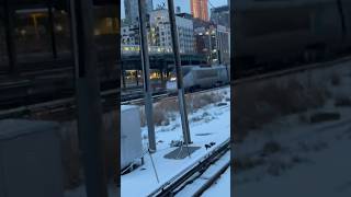 Amtrak Acela passing by hunters point with a DOPPLER!! In snow to 😁