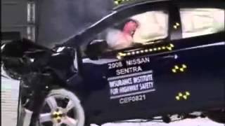 Vehicule  Crash Test 2007 - 2009 Nissan Sentra Front Impact) IIHS-Extreme