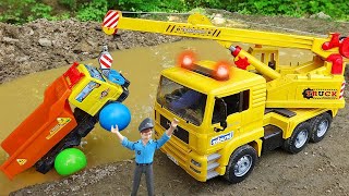 Rescue tractors and excavators in hole 😍 20 minutes with funny cars toy videos | Kudo Kids Toys