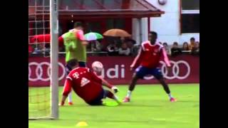 The lovely backheel of Robert Lewandowski at trainning with the Bayern Munich.