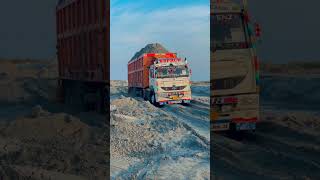 Respect to this truck driver #roadsafety #sanscarisumit #trafficrules #ytshorts