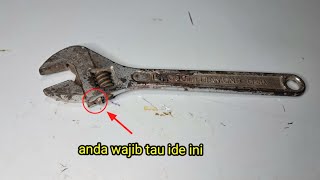 sangat berguna !! banyak orang yang belum tau fungsi lain dari kunci inggris ini