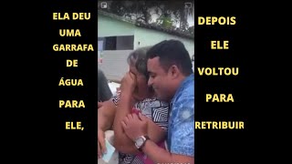 ESSA MULHER DEU UMA GARRAFA DE ÁGUA PARA ELE, INCRÍVEL O QUE ACONTECEU DEPOIS