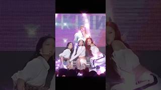 Jennie protects the members in front of the camera✨️#kpop#blackpink#lisa #jennie#rosé#jisoo#yt#short