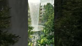 Jewel Changi Airport Singapore 🇸🇬 رنگین کمان و آبشار در فرودگاه سنگاپور