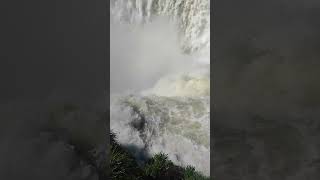 Yguazu, el ojo de un volcán de agua