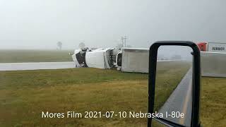 Mores Film 2021-07-10 Accident on Hwy I-80 Nebraska USA a very strong wind knocked the truck over!!!