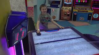 AIR HOCKEY Sharp Hand-Eye Coordination and Fast Reflexes #hockey #airhockey #viral #arcade #trending