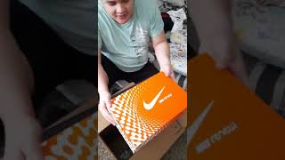 Unboxing my New Lebron Witness V and nike renew elevate.