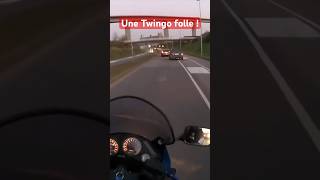 Une Twingo folle ! #fou #shorts #motard #moto #danger #dangereux