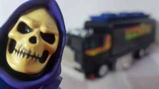 Skeletor gets MASSIVE poisoning during Kenner M.A.S.K. Outlaw toy review