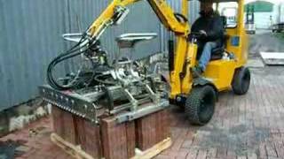 Lifting clay pavers with Probst Robotec