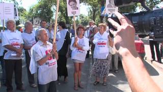 PUŁAWY-STOP 67 manifestacja przed biurem posła Karpińskiego.