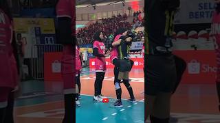 Yolla bahagia jika ketemu teman#shorts #pbvsi #fypシ゚viral #volindo #voliviral #volleyball