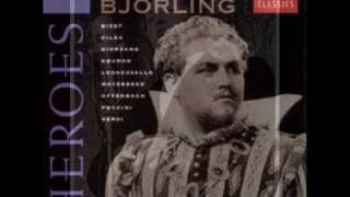 Jussi Björling sings " È il sol dell' anima" from Rigoletto