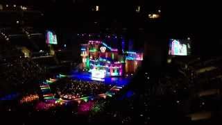 Lady Gaga rainbow stage (En vivo ) LA Staples Center 01/21/13