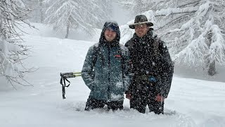 Dispersi nella tempesta di neve ci ripariamo sotto il tarp