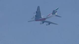 A-380 Emirates vola illegalmente a bassa quota su Bordighera