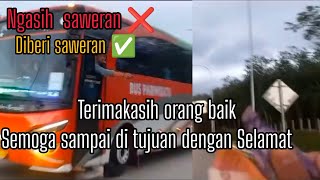 Di Beri saweran Dim dan Basuri !! Crew Bus Pariwisata Yang Ramah