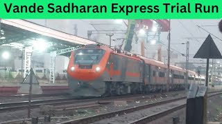 INDIA'S FIRST VANDE SADHARAN EXPRESS TRAIN CROSSING MANINAGAR || TRIAL RUN OF VANDE SADHARAN