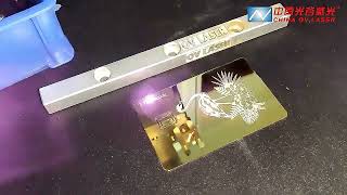 Fiber laser marking machine engraves patterns on metal cards