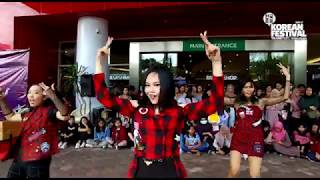 [ KPOP IN PUBLIC ] f(x) 에프엑스 'Red Light'  DANCE COVER BY BLACK SWAN