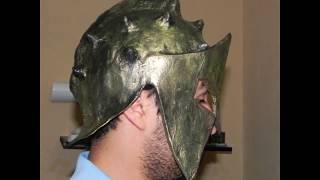 Haciendo casco de gladiador con papel maché