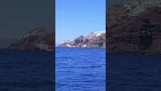 Santorini - approaching Oia from the sea 🇬🇷