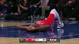 Joel Embiid hurts his injured knee vs New York Knicks #nba