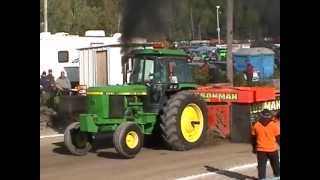 John Deere 4440 pulling Richmond 2013 Alain Lampron