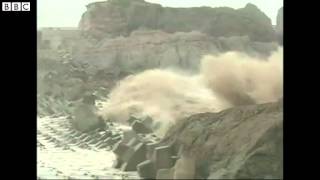 Typhoon Soulik  China coastline battered with waves