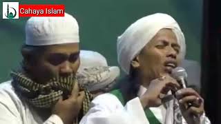 Do'a dan Ceramah Sedih : ( KH Abdul Muiz Bin Salim ) acara di malam tahun baru di alun - alun jember