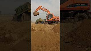 Doosan excavator loading heavy mud on tractor#viral#hitachiexcavator#shorts