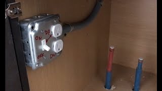 Instalacion de switch y tomacorriente para un lavaplatos y triturador. Dishwahser y disposal.