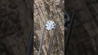 Moissanite Diamond💎 😍 Available👌👌✅✅ Color..... DClarity..... VVS1Cut..... ExcellentCarat..... 7