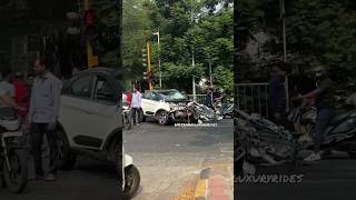 Ford Endeavour and Tata Nexon had an accident and both the cars are heavily damaged. #accidentnews