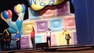 The Wiggles Emma And Lachy Show Curtin Call