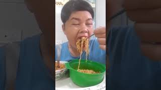 mukbang mie pedas 2 porsi. seporsi mie goreng pedas ayam geprek+mie kuah pedas. rasanya enak