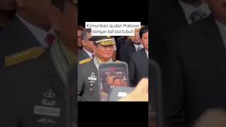 Begini cara Mayor Teddy berkomunikasi ke Prabowo di depan banyak orang